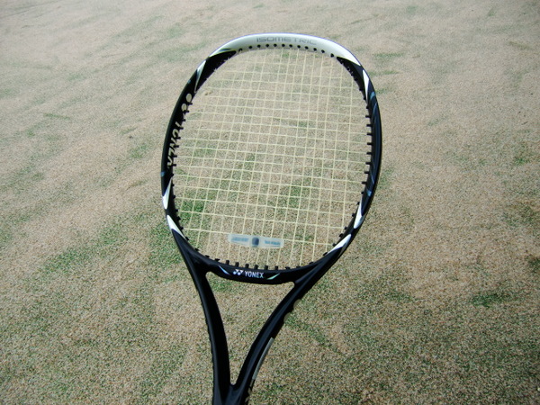 ヨネックスEZONE LITE(Eゾーンライト)、男性には軽いが使える